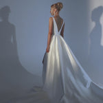 <img src=“image.jpg” alt=“image description” title=“image tooltip”>