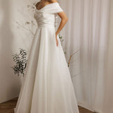 Side of Giorgia modern bridal gown with sculpted bodice and sweetheart neckline