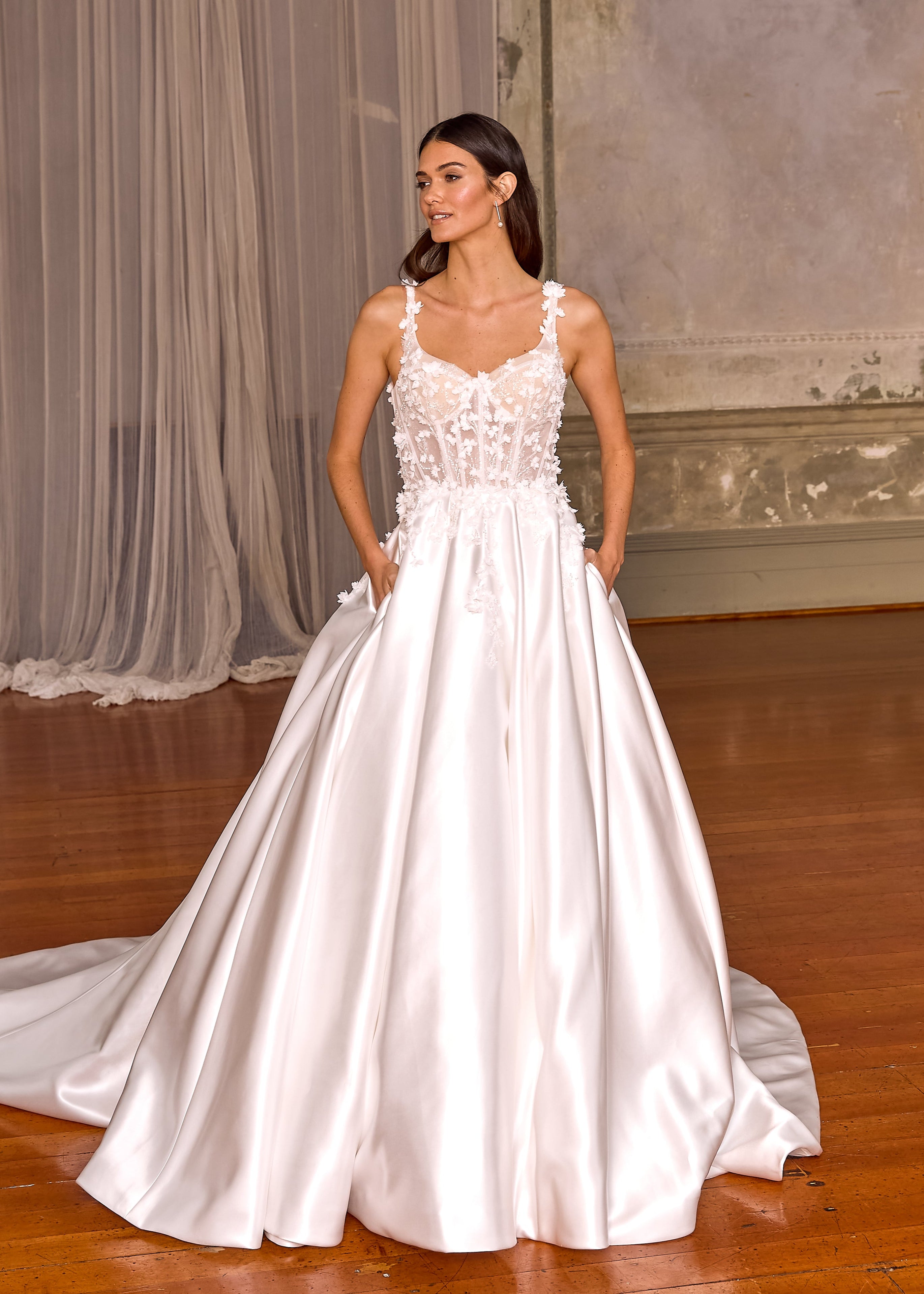 white silk ball gown wedding dress Ball Gown Strapless Satin Wedding Dresses Diamond White / 18