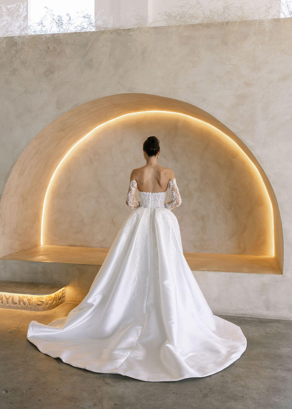 Palace wedding dress voluminous ball gown skirt bridal dress