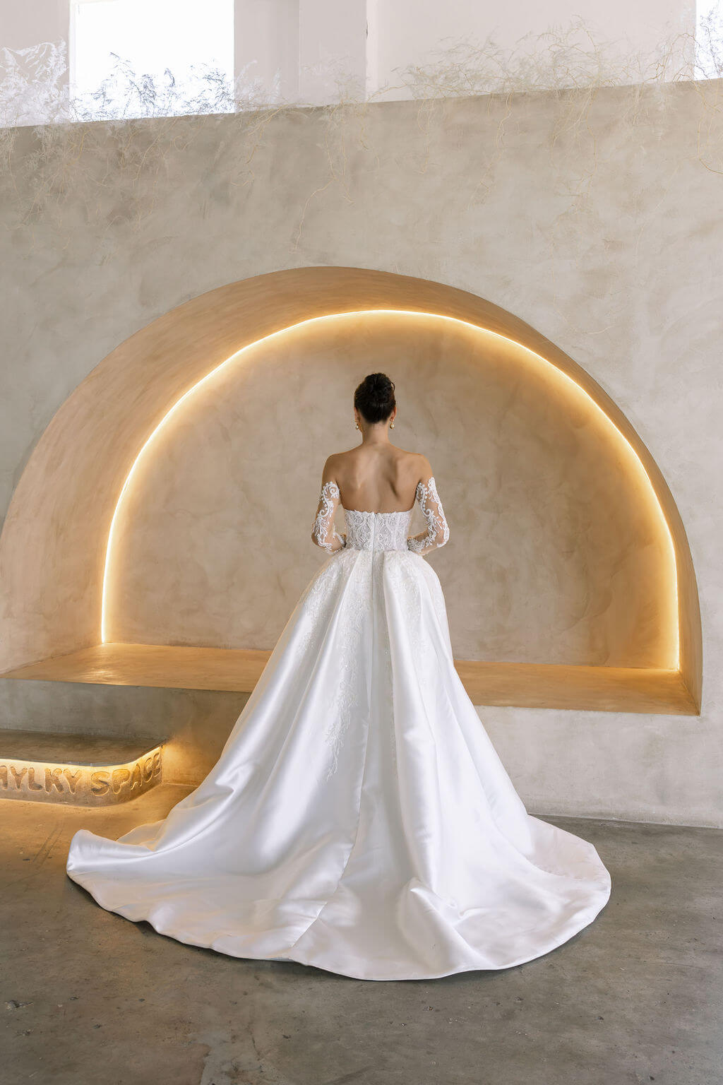 Palace wedding dress voluminous ball gown skirt bridal dress